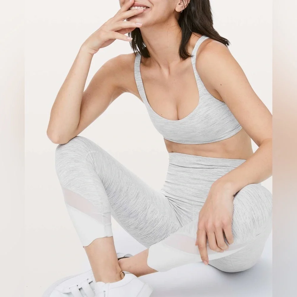 double logo Lululemon Wunder Under Crop II Scallop Luxtreme size 8
